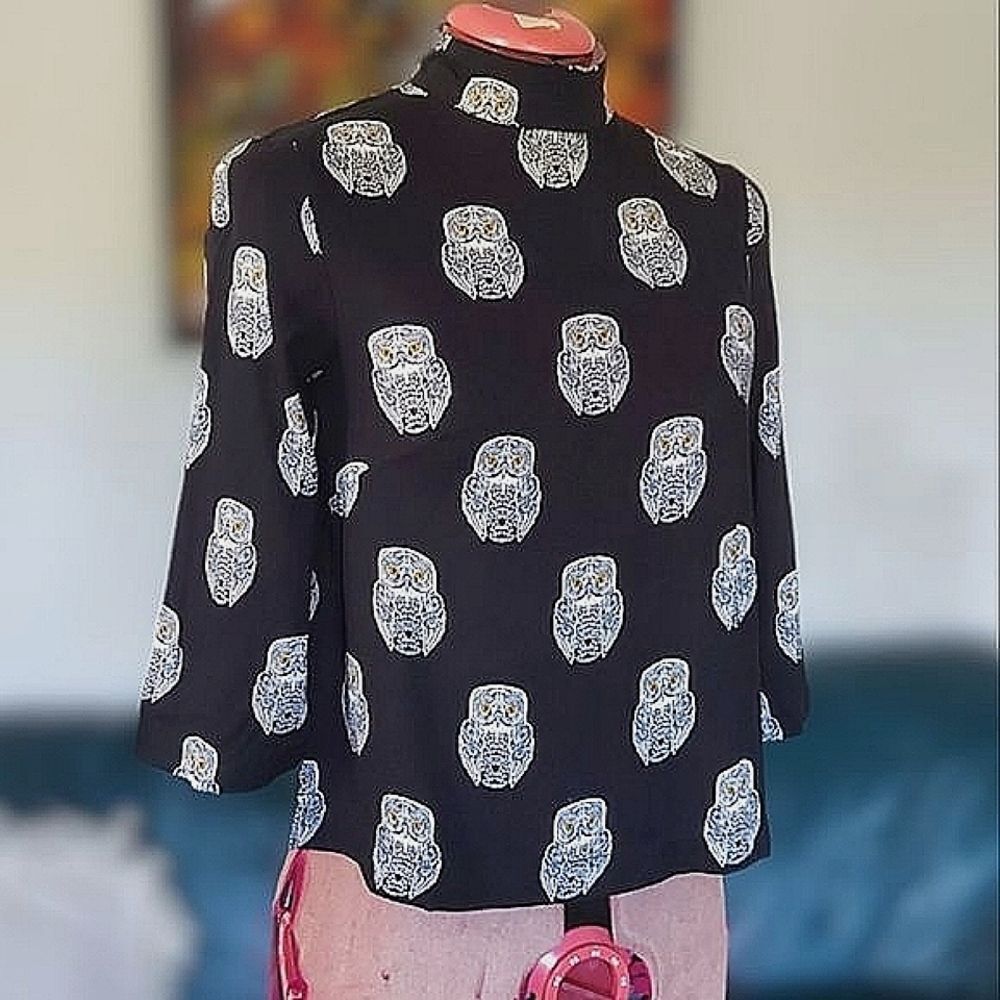 F21 black and white owl print mock neck blouse Size XS